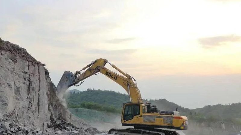 水泥路面摊铺机代理加盟：如何选择合适的合作伙伴？**